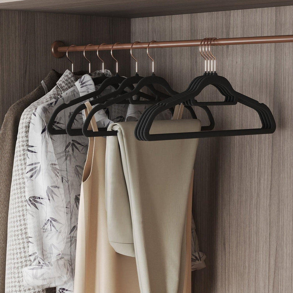 Velvet Hangers – Velvet – Light Pink – Non-Slip, Space-Saving Design, Set of 30