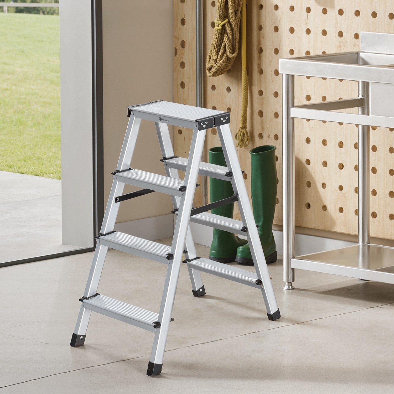 4-Step Ladder – Aluminium – Silver – Lightweight and Folding with Non-Slip Steps, Max. Weight Capacity 150 kg