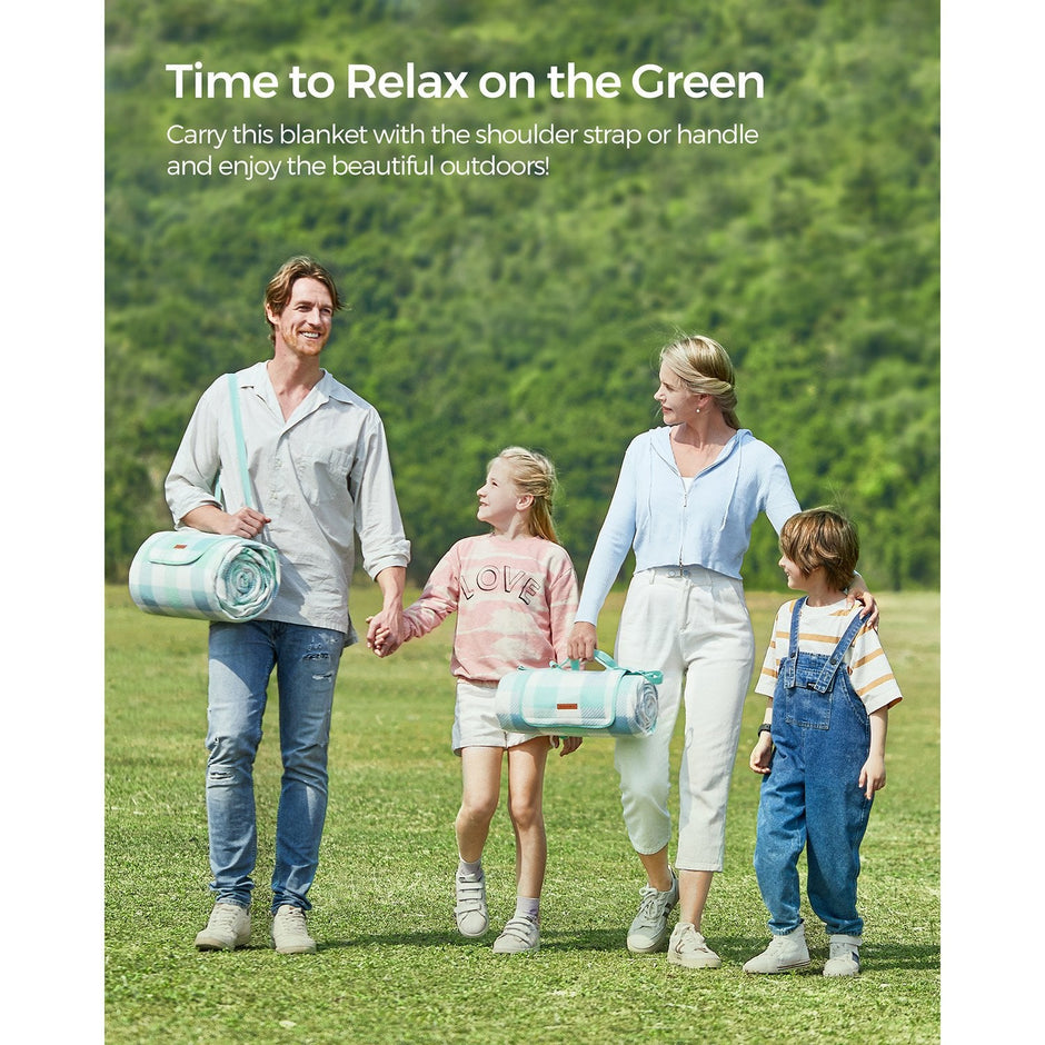Picnic Blanket – Waterproof – Green and White – Foldable with Pegs – 300 x 200 cm
