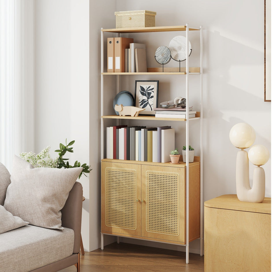 6-Tier Bookshelf – Metal Frame – Oak Beige and Pearl White – Adjustable Shelves with Rattan-Like Doors