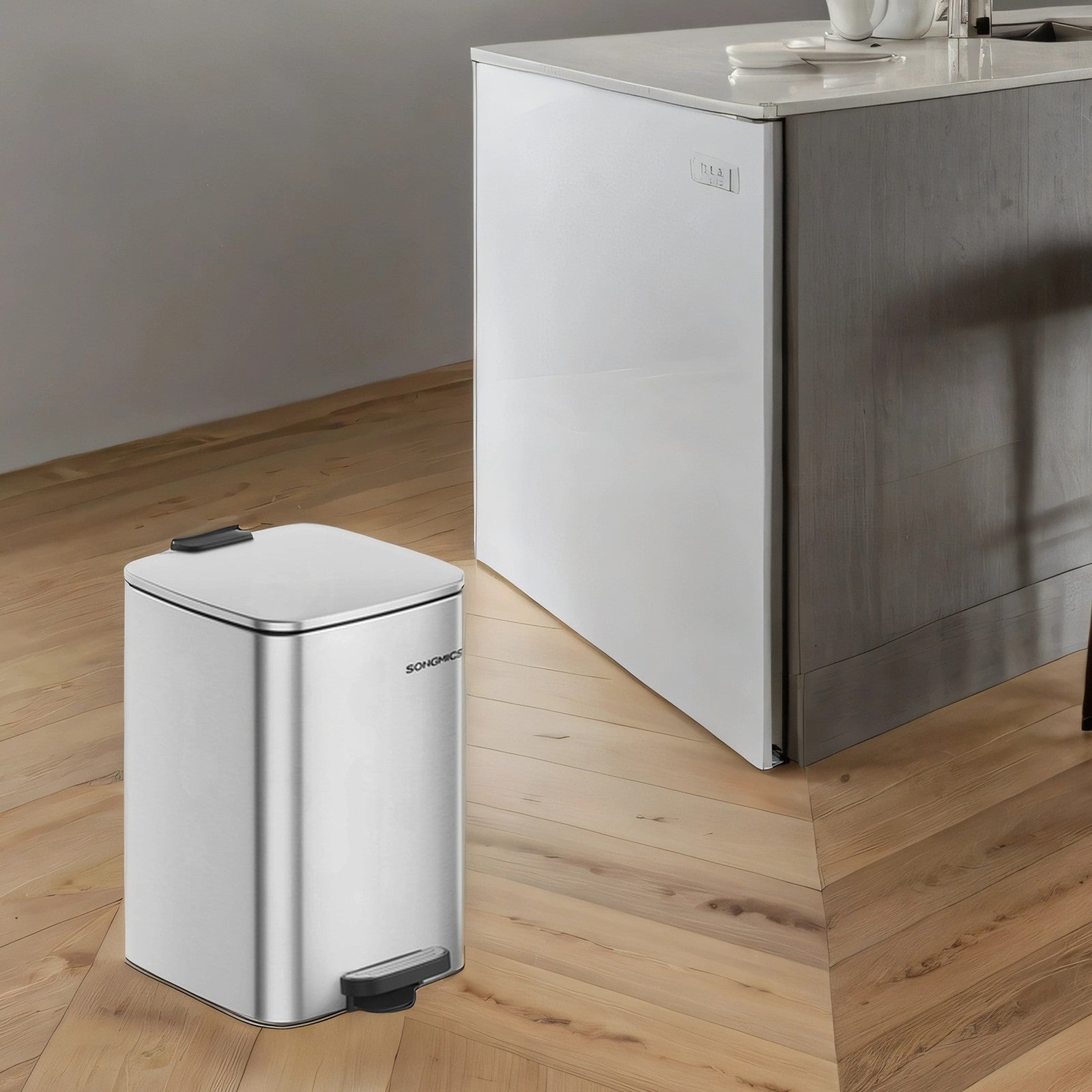Trash Can – Stainless Steel – Metallic Silver – 20L Capacity with Soft Close and Stay Open Feature