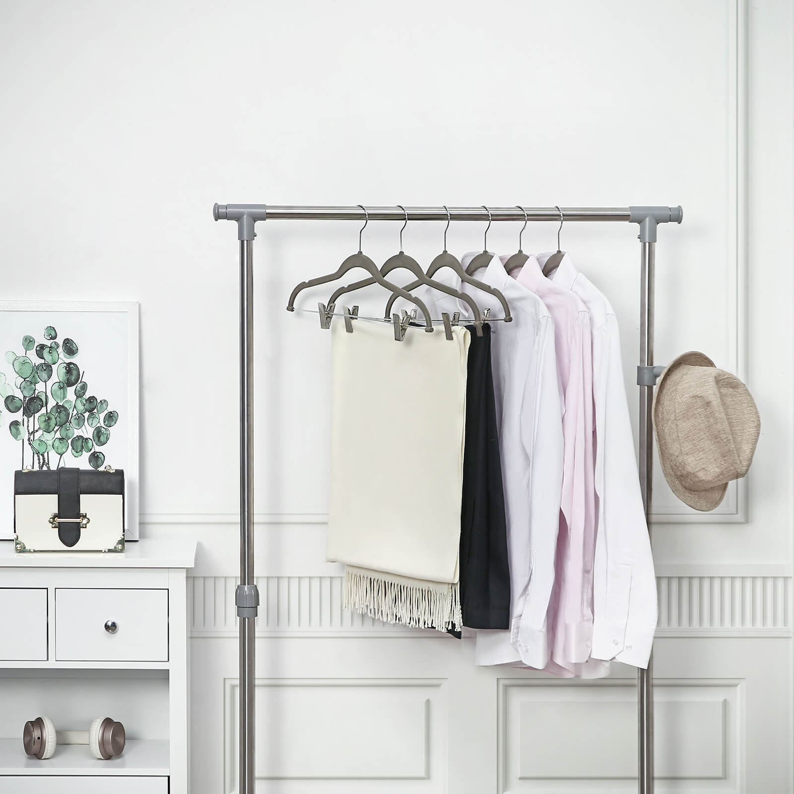Velvet Trouser Hangers – Velvet – Grey – Non-Slip with 360 Rotating Hook and Clips
