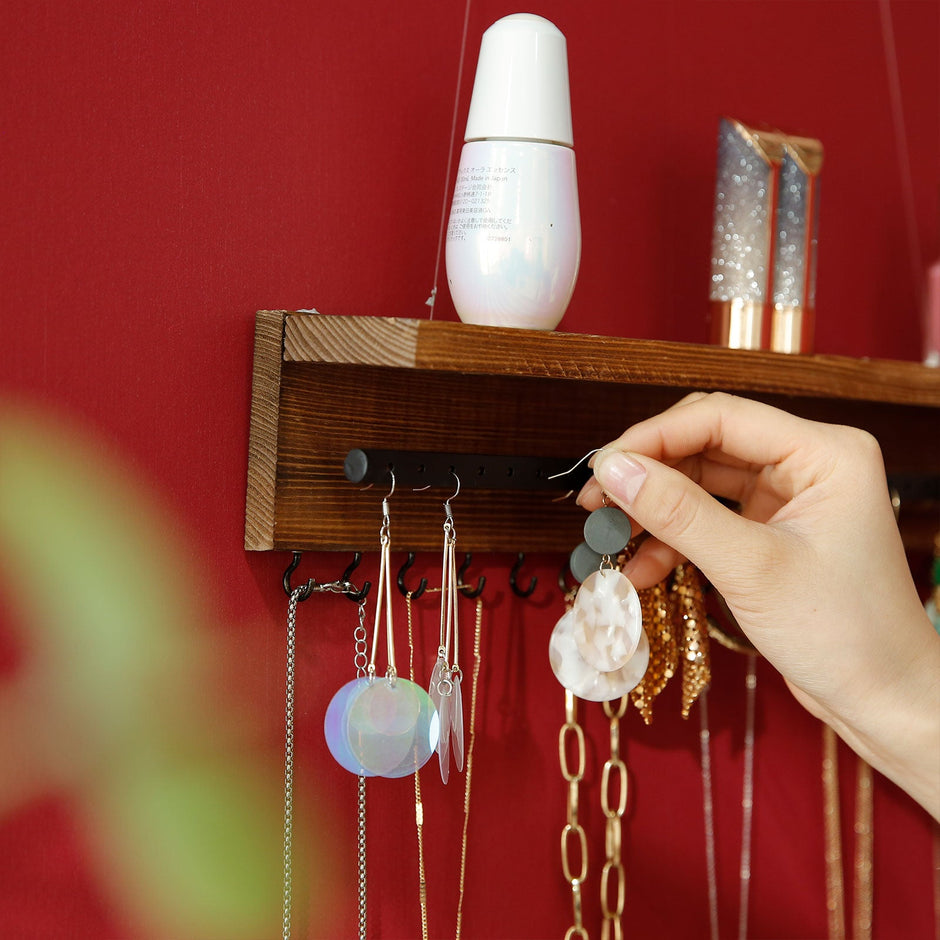 Wall-Mounted Jewellery Organiser – Wood – Rustic Brown – Display with Shelf and Hooks for Earrings and Bracelets